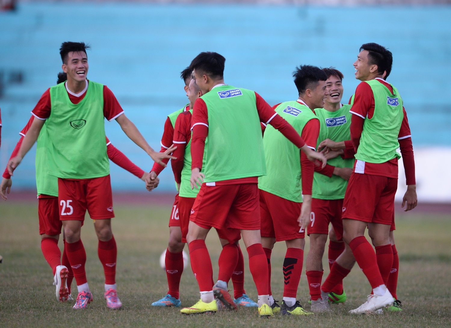 đội tuyển Việt Nam, Việt Nam, Lào, AFF Cup, sân bê tông, Park Hang Seo ảnh 10 doi tuyen Viet Nam, Viet Nam, Lao, AFF Cup, san be tong, Park Hang Seo anh 10