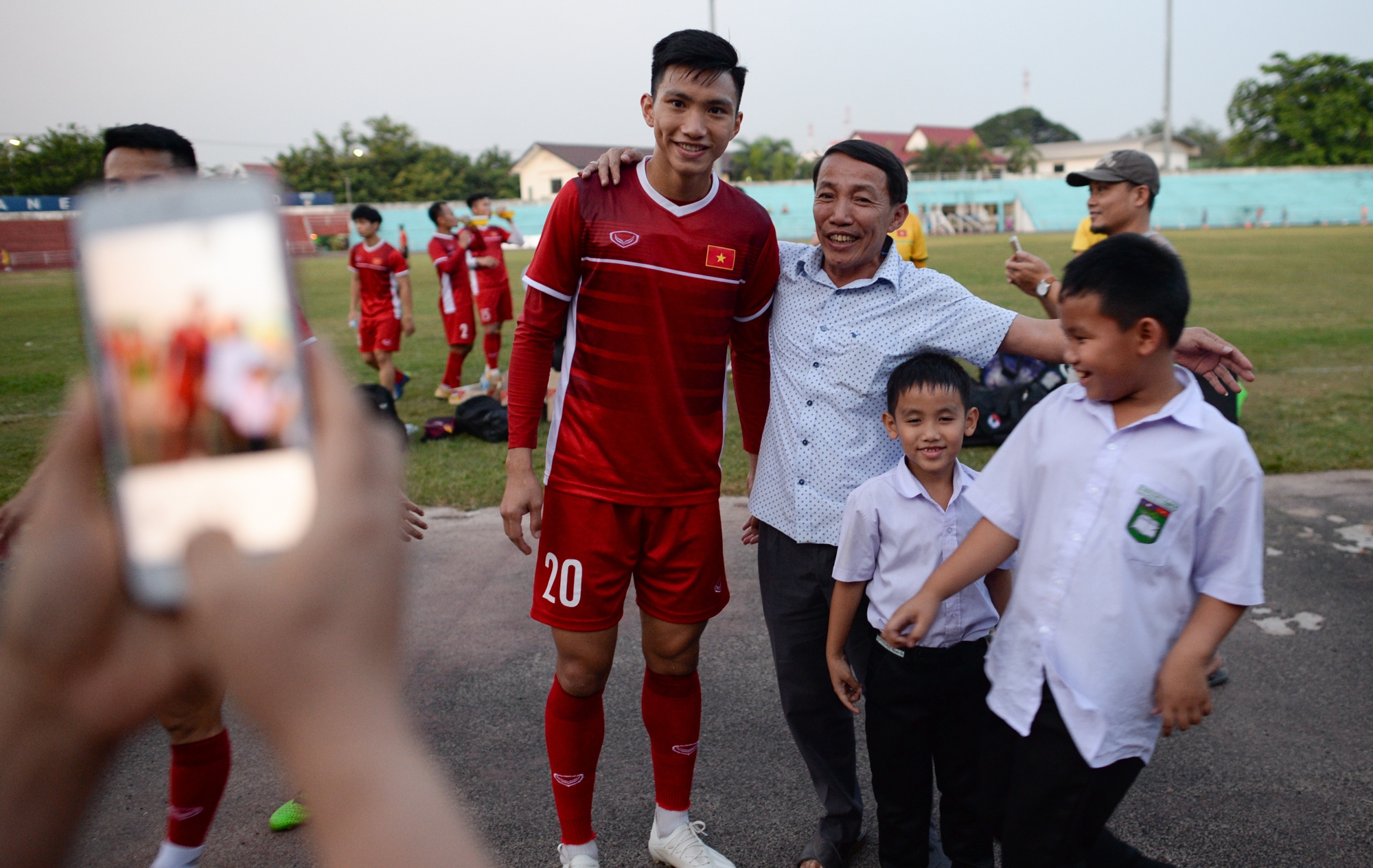 đội tuyển Việt Nam, Việt Nam, Lào, AFF Cup, sân bê tông, Park Hang Seo ảnh 12 doi tuyen Viet Nam, Viet Nam, Lao, AFF Cup, san be tong, Park Hang Seo anh 12