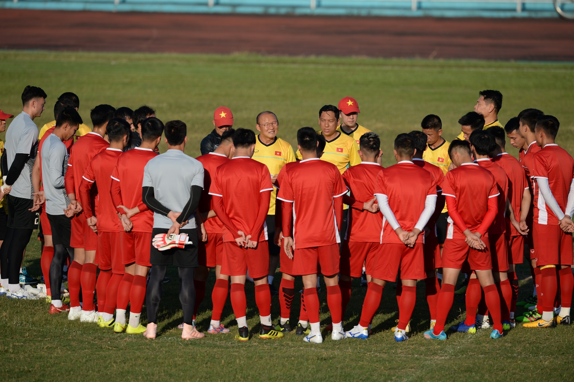 đội tuyển Việt Nam, Việt Nam, Lào, AFF Cup, sân bê tông, Park Hang Seo ảnh 2 doi tuyen Viet Nam, Viet Nam, Lao, AFF Cup, san be tong, Park Hang Seo anh 2