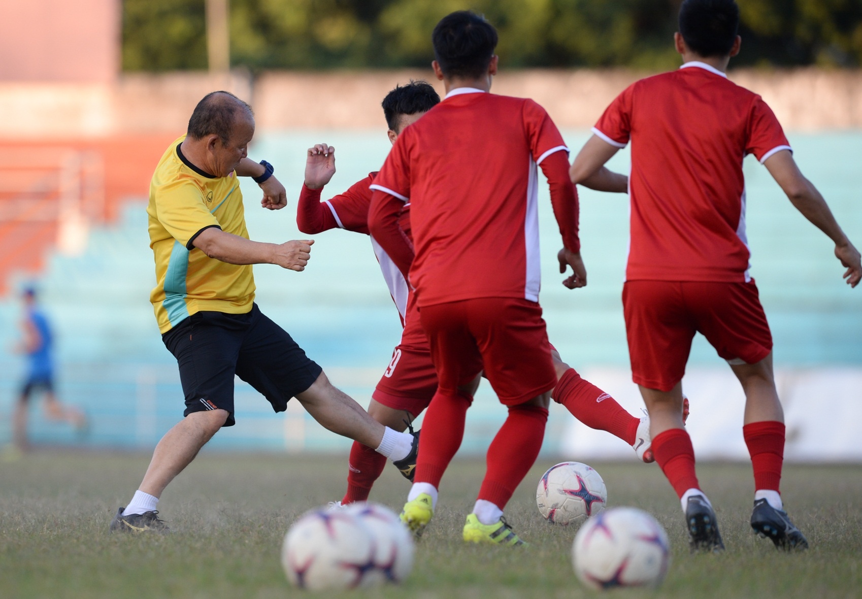 đội tuyển Việt Nam, Việt Nam, Lào, AFF Cup, sân bê tông, Park Hang Seo ảnh 9 doi tuyen Viet Nam, Viet Nam, Lao, AFF Cup, san be tong, Park Hang Seo anh 9