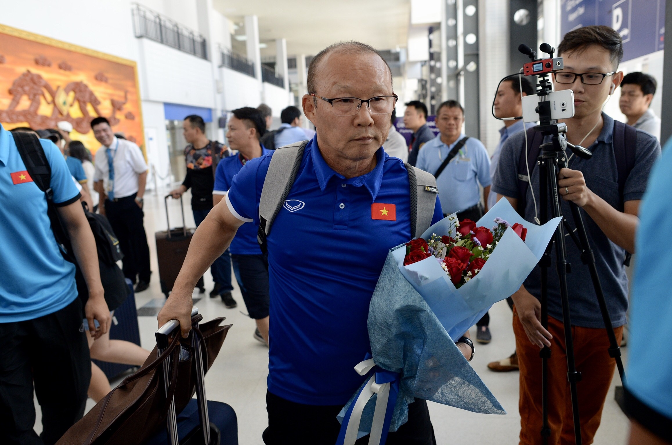 fan Lao,  nu CDV Viet Nam,  Lao,  AFF Cup,  Viet Nam,  Ha Duc Chinh,  Nguyen Quang Hai,  AFF anh 3