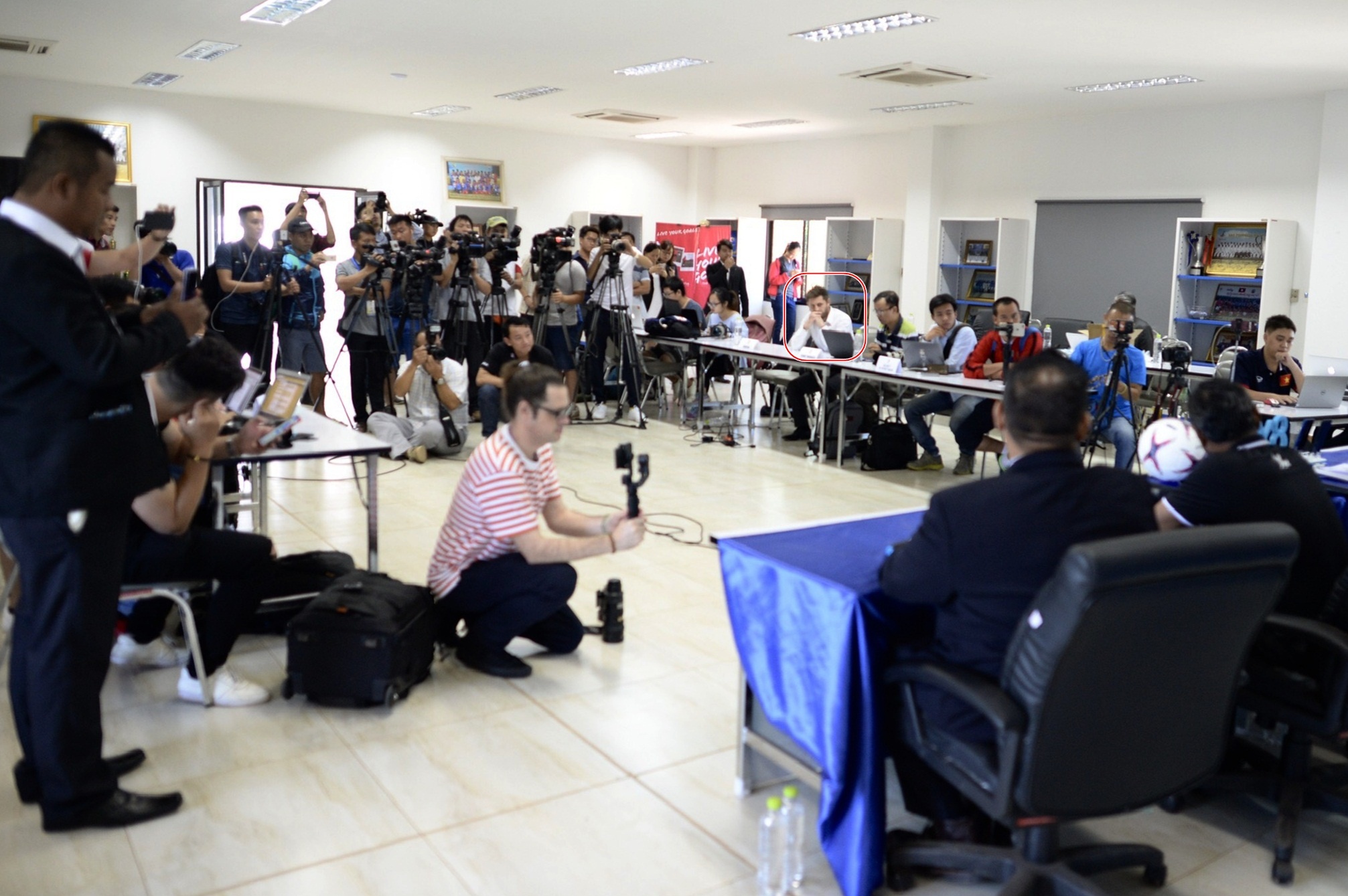 trợ lý ngôn ngữ, park hang seo, việt nam, lào, sundramoorthy ảnh 2 tro ly ngon ngu, park hang seo, viet nam, lao, sundramoorthy anh 2