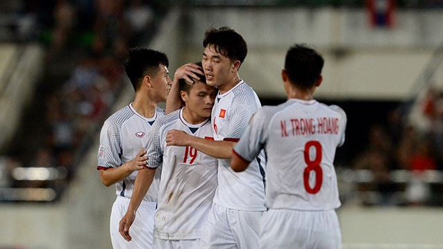 Cac tuyen thu Viet Nam xu ly con ac mong xin ve tran gap Malaysia hinh anh