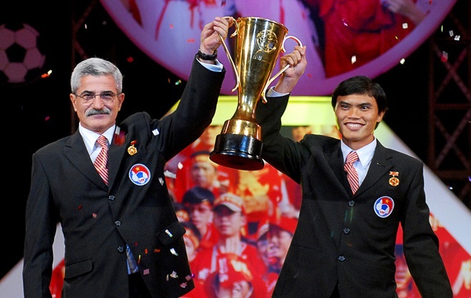Ong Calisto ve Viet Nam ky niem 10 nam vo dich AFF Cup 2008 hinh anh