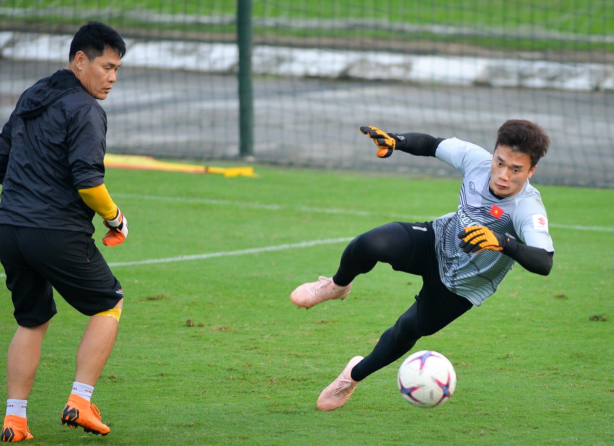 Thu mon Bui Tien Dung ngai the luc cua 'sat thu' nguoi Malaysia hinh anh