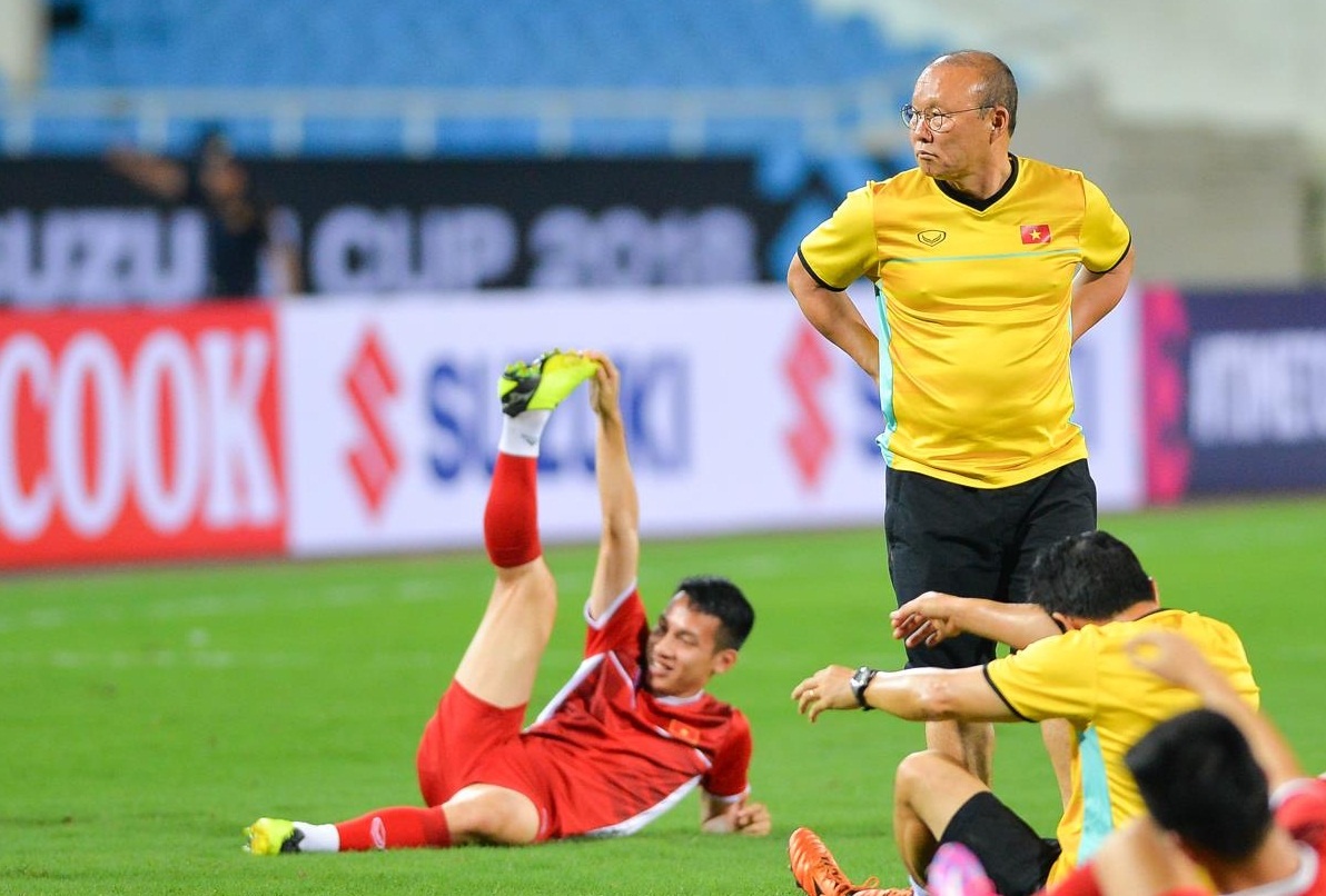 HLV Park Hang-seo phat hien CDV len xem buoi tap kin dau Malaysia hinh anh