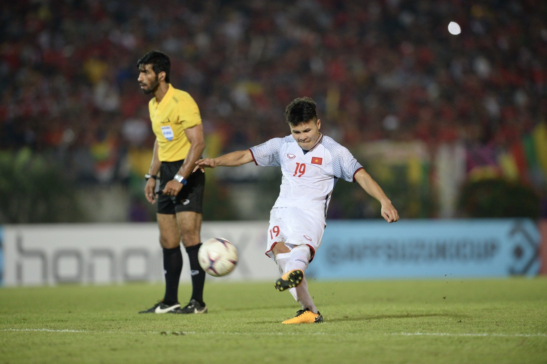 Khong phai luc nao tuyen Viet Nam than trong cung anh 2