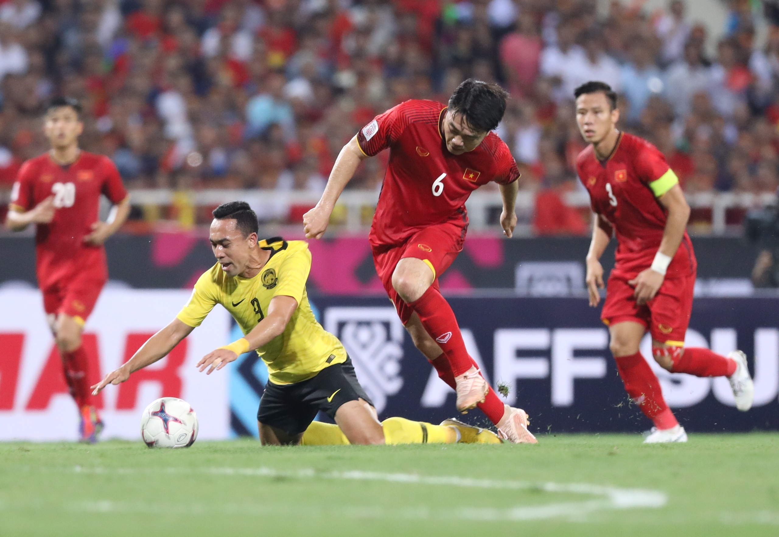 Xuan Truong: May man ghi ban khi Malaysia kiem soat tran dau hinh anh