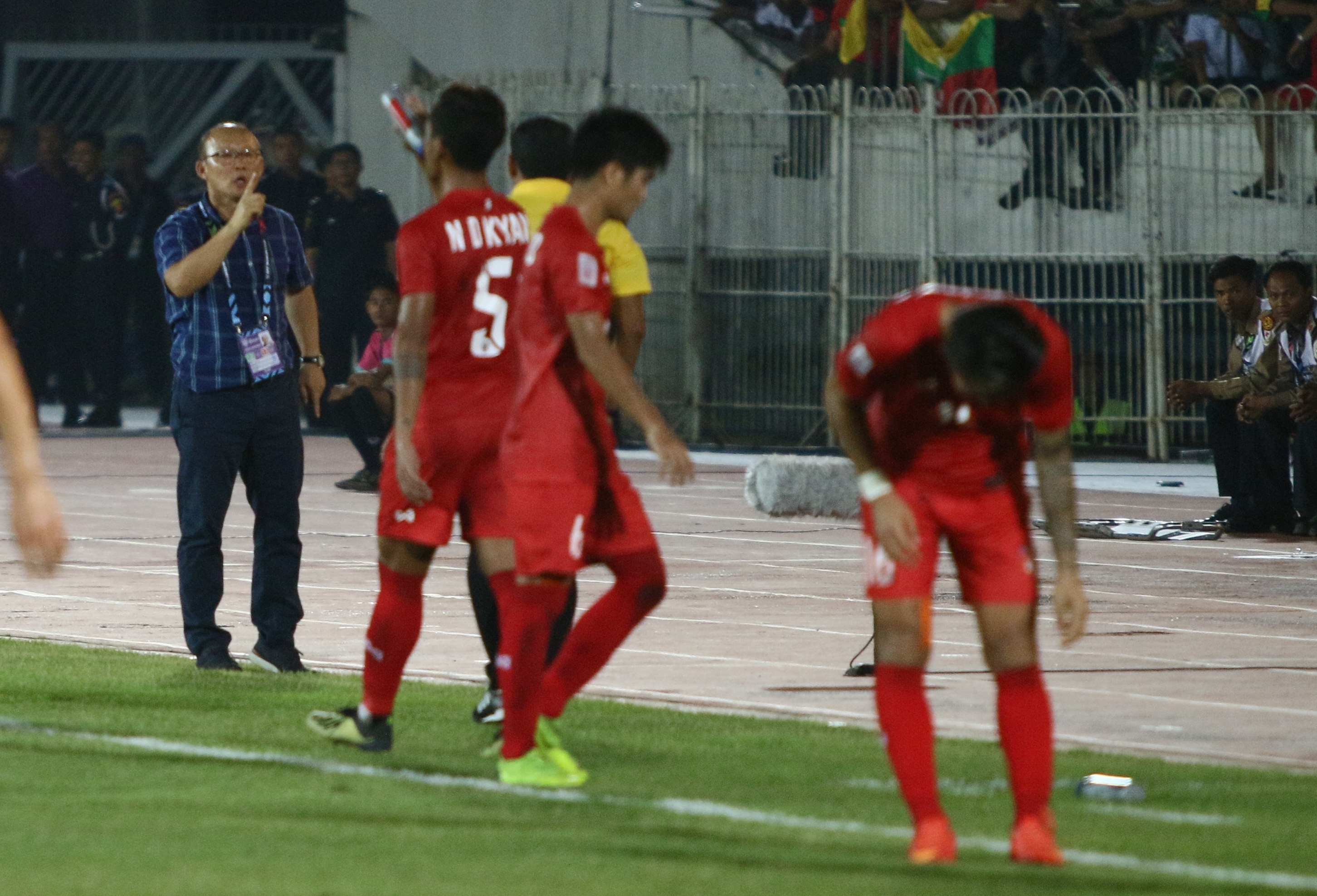 Park Hang Seo,  Antoine Hey,  Myanmar,  trong tai,  AFF anh 3