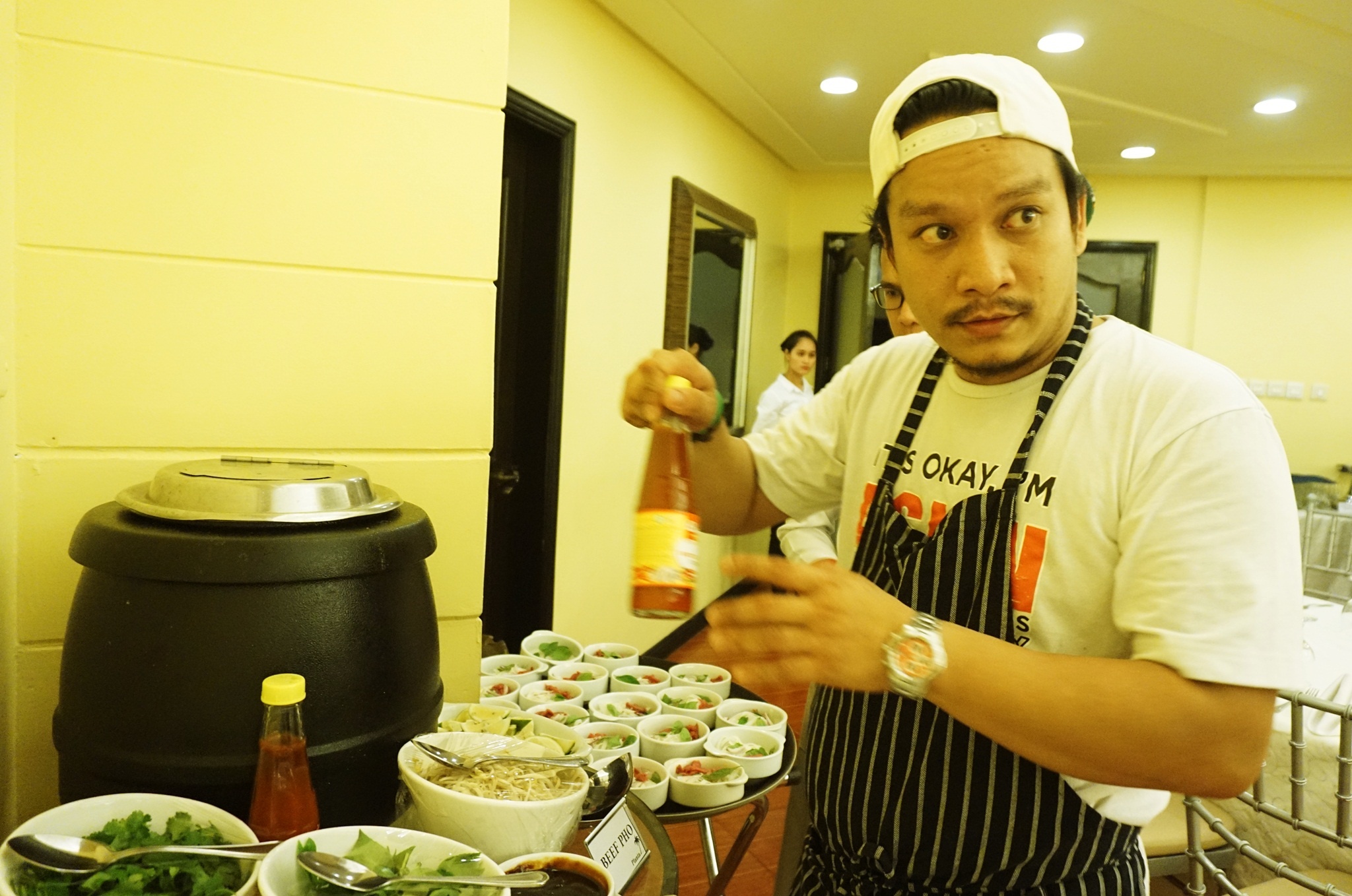 Pho bo, bun cha cho thay tro HLV Park Hang-seo o khach san Philippines hinh anh