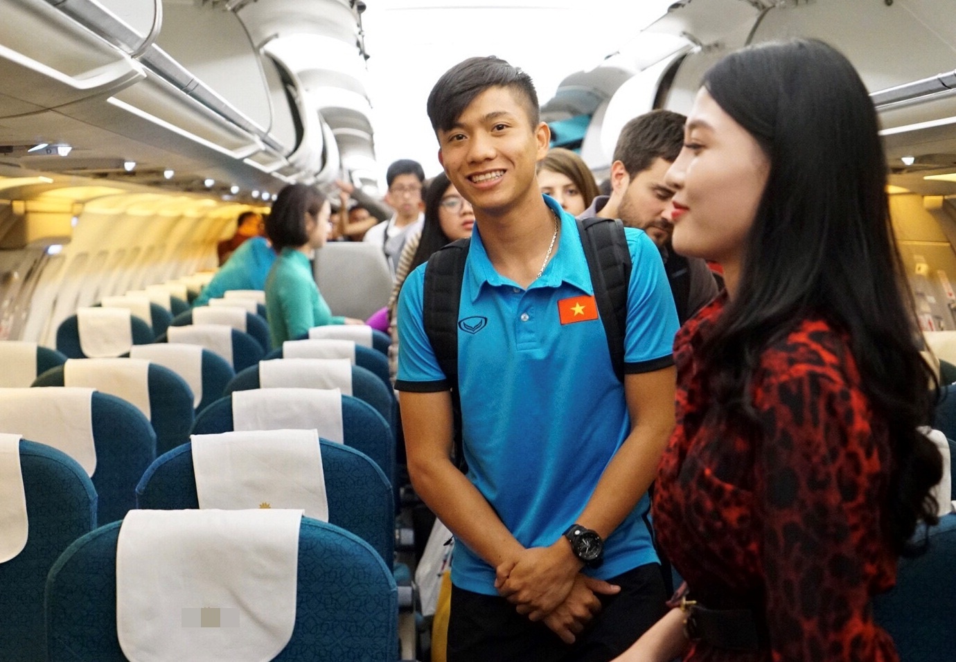 Vi sao Viet Nam nhat dinh phai di chuyen bay thang den Philippines? hinh anh