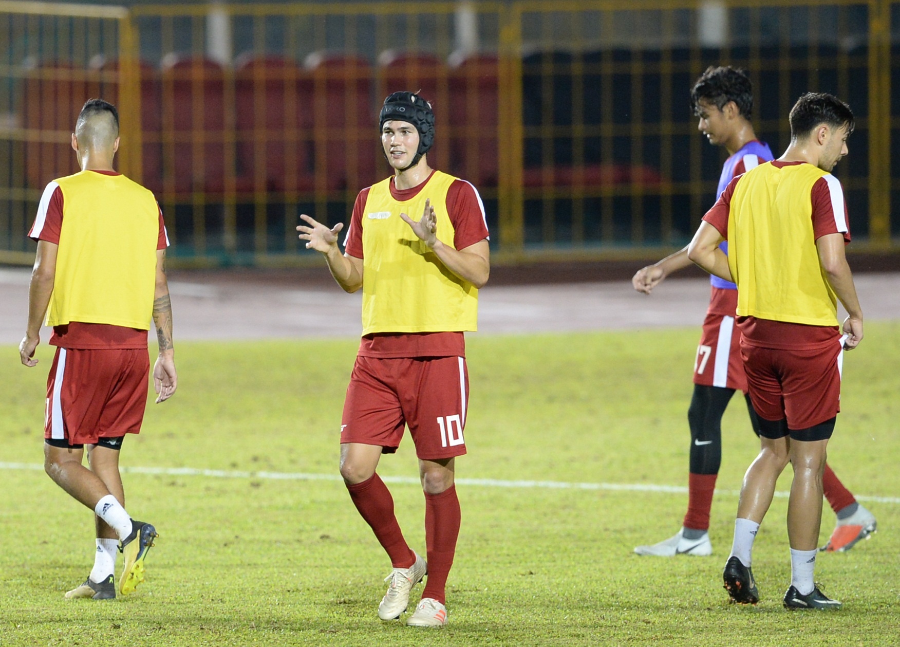 Philippines,  Viet Nam,  AFF,  AFF Cup,  Eriksson,  ban ket AFF,  Park Hang Seo anh 7