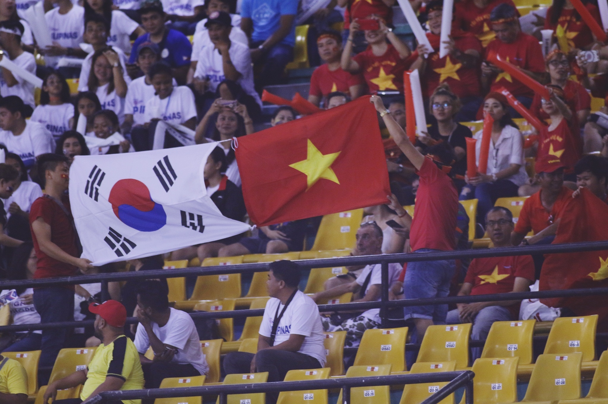 Nhung hang ghe trong o Bacolod va chiec ve dat do tai My Dinh hinh anh