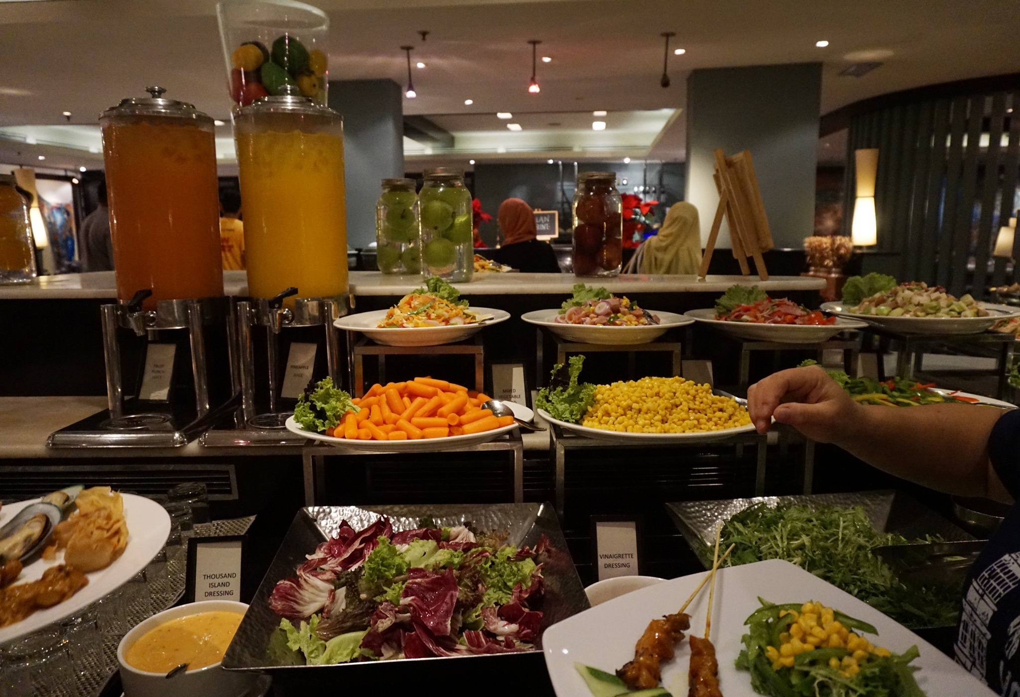 Viet Nam,  Malaysia,  AFF,  AFF Cup,  buffet,  khach san doi tuyen,  Park Hang Seo anh 2