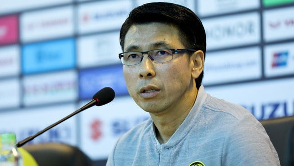 HLV Malaysia: 'San Bukit Jalil khong de choi voi cau thu tre Viet Nam' hinh anh