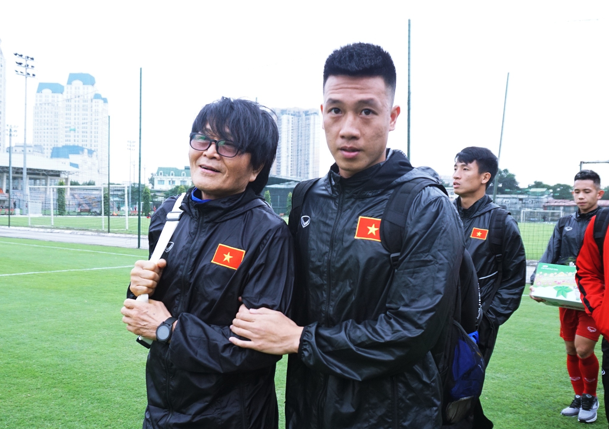 Tien ve Huy Hung: 'Se uu tien ve cho gia dinh va nguoi than' hinh anh