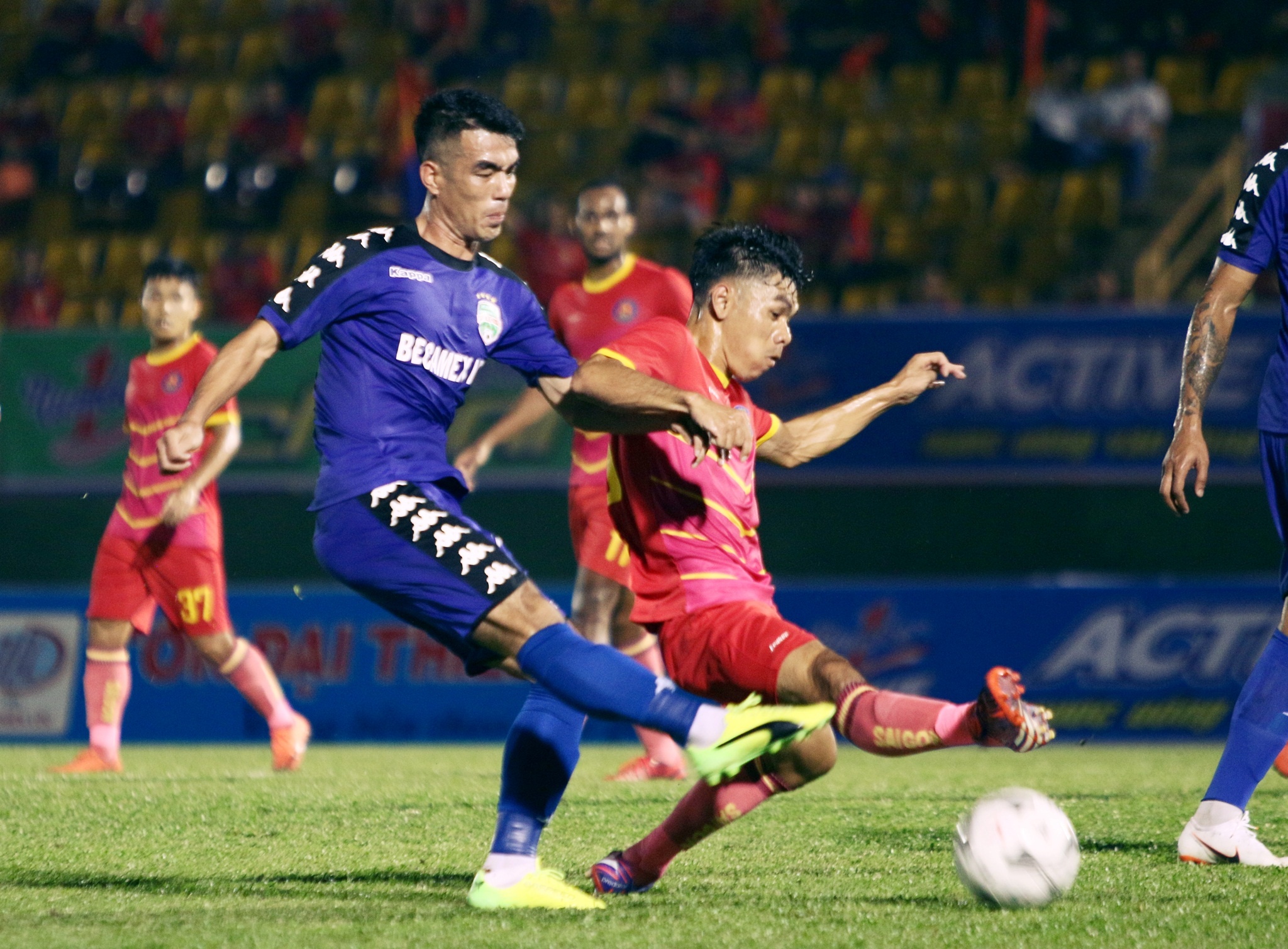 BTV Cup,  Giai giao huu quoc te,  Nguyen Phu Yen,  Binh Duong,  Uganda Tooro United,  Cascavel Recreativo anh 1