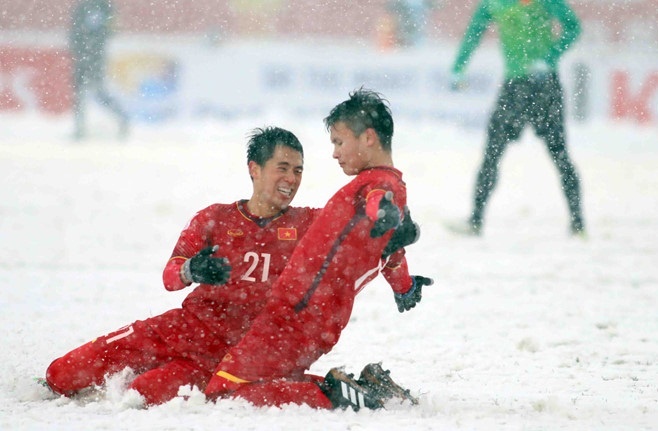 Quang Hai, Dinh Trong lot vao danh sach rut gon Qua bong vang Viet Nam hinh anh