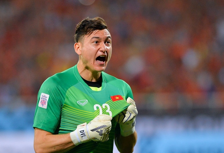 Dang Van Lam chuan bi sang Thai Lan choi bong, nhan luong 10.000 USD? hinh anh