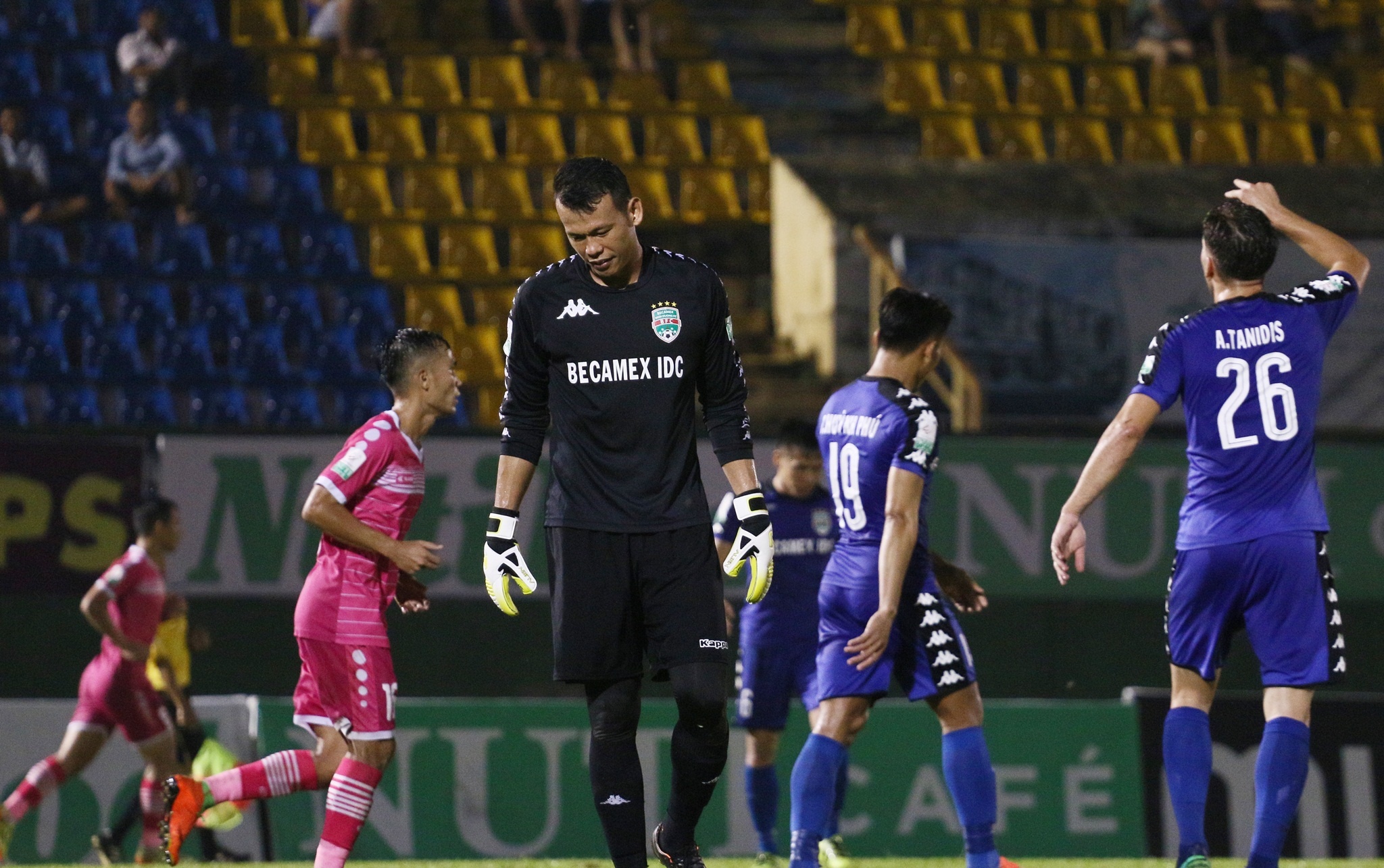 Bui Tan Truong,  Dang Van Lam,  Asian Cup 2019,  Park Hang Seo,  Binh Duong,  Iran,  Iraq anh 2