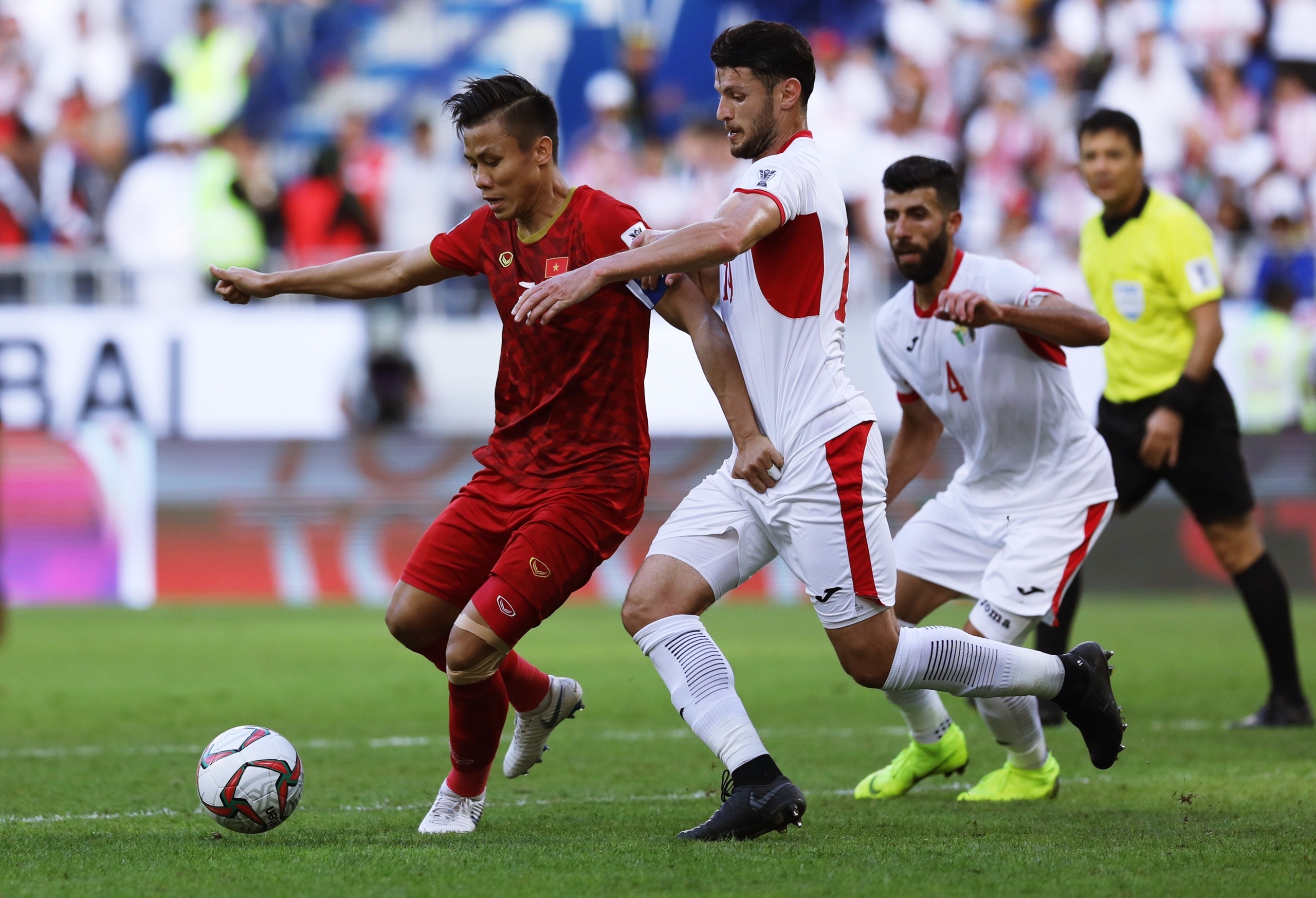 Ban thang mo ty so cua Jordan vao luoi Van Lam khong hop le hinh anh