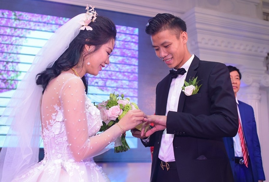 Que Ngoc Hai,  Duong Thuy Phuong,  Asian Cup,  Jordan,  ngay cuoi,  Viet Nam anh 2