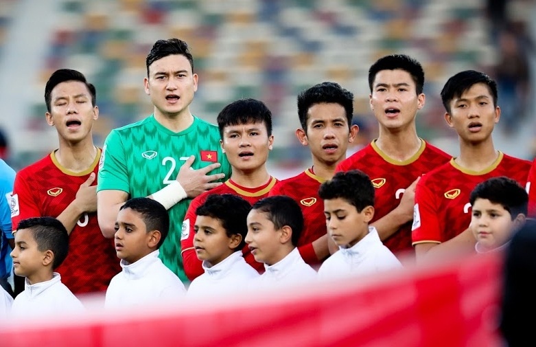 Cau thu Viet xuat ngoai va nhung rao can dau tien hinh anh