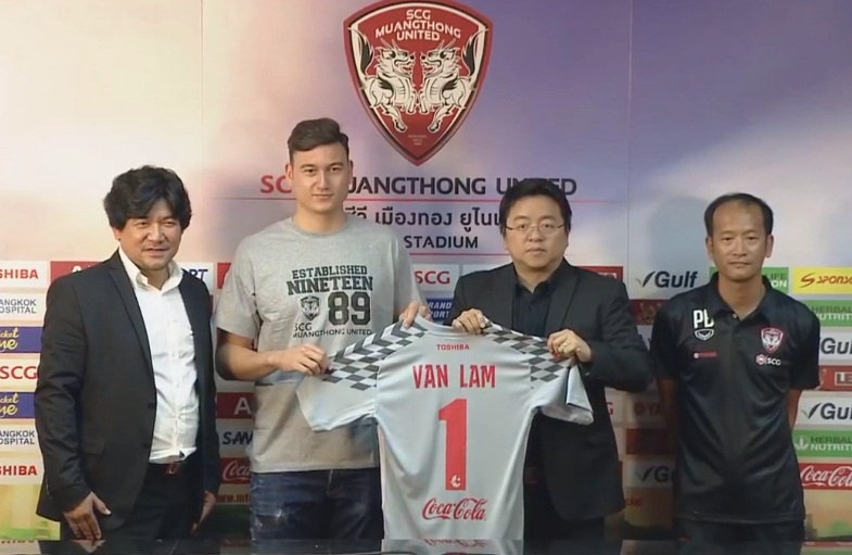 Dang Van Lam mang ao thu mon so 1 o Muangthong United hinh anh