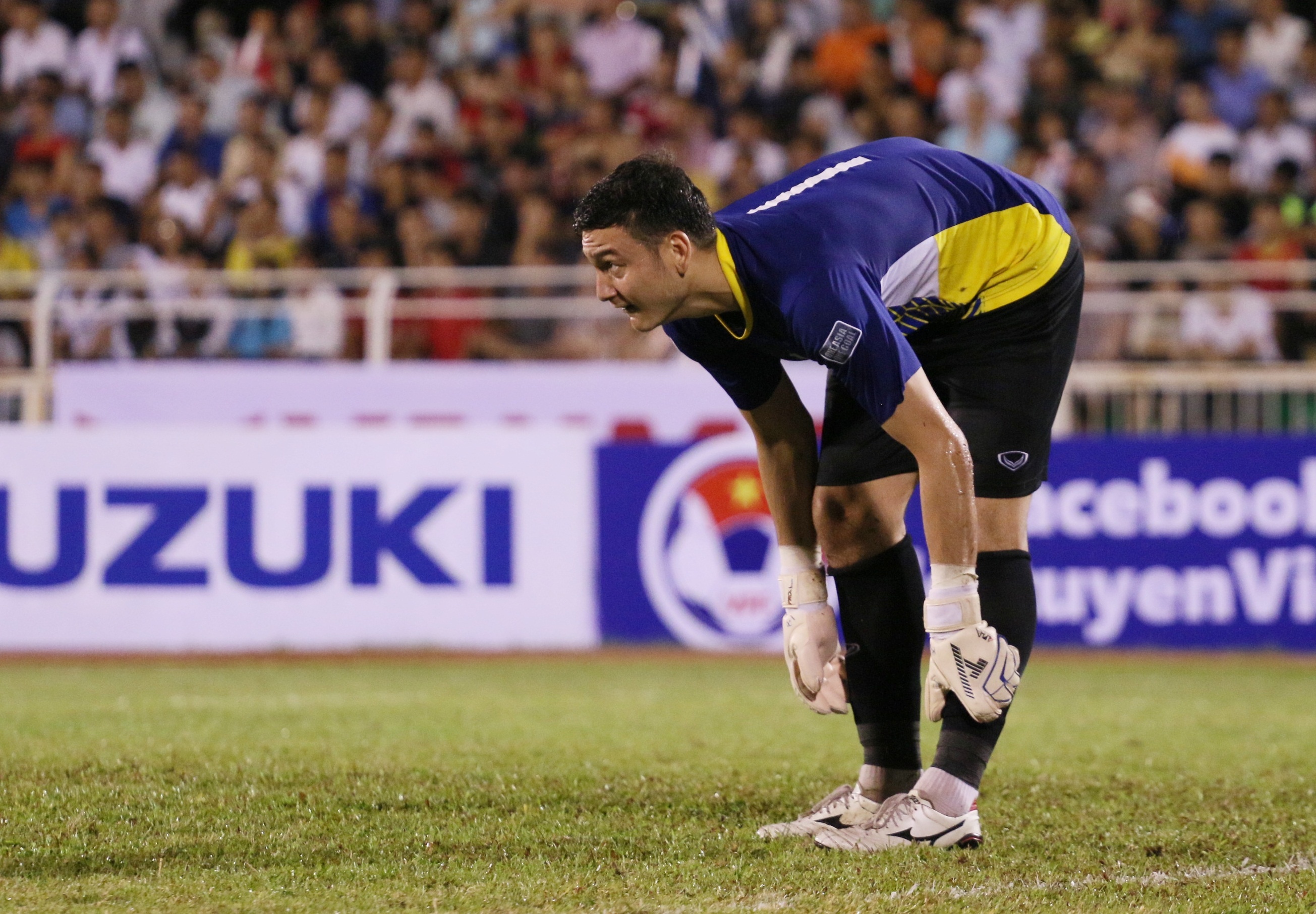 Thay moi mat co san Thong Nhat dat chuan thi dau quoc te hinh anh