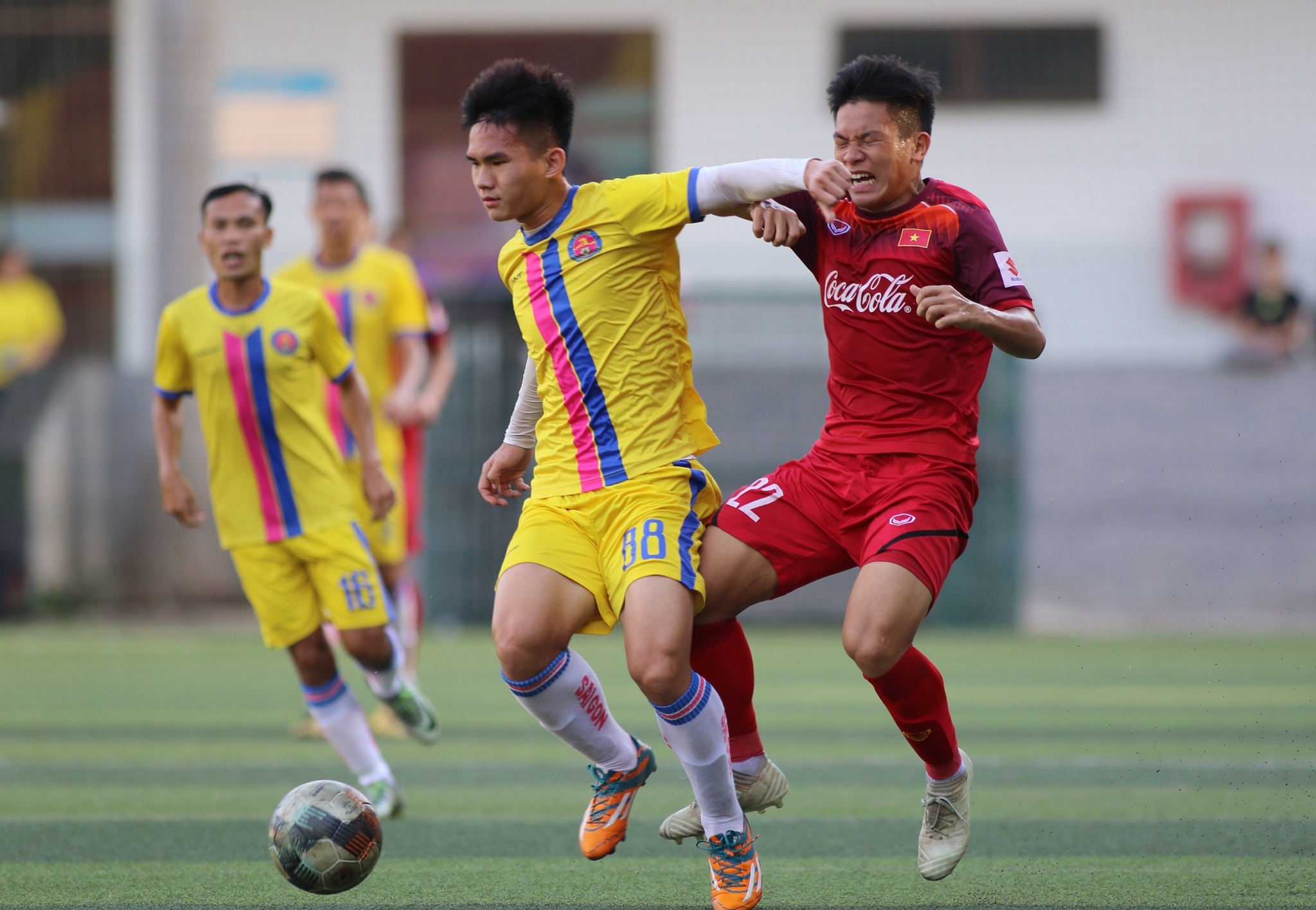 Cau thu U22 Viet Nam vat va cam hoa dan anh o V.League 2019 hinh anh