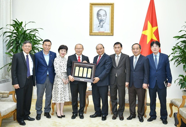 Nguyen Xuan Phuc,  Park Hang seo,  Thu tuong,  Chinh phu,  VFF,  DTQG Viet Nam,  Han Quoc anh 1