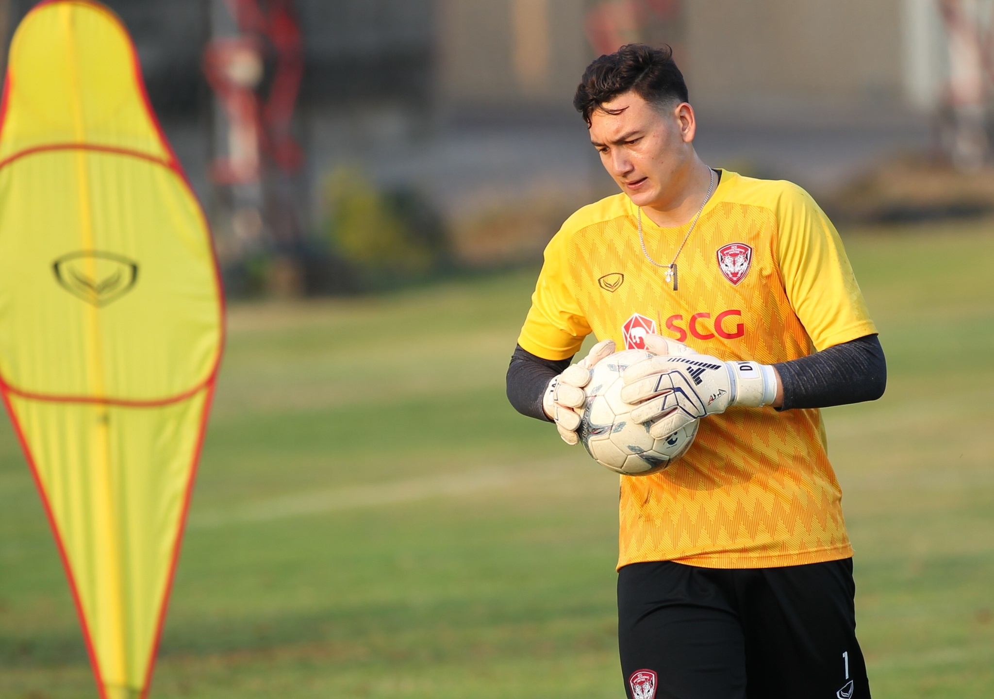 Dang Van Lam,  day chuyen,  Muangthong United,  PT Prachuap,  Viet Nam,  Nga,  Thai League,  AFF Cup 2018 anh 2