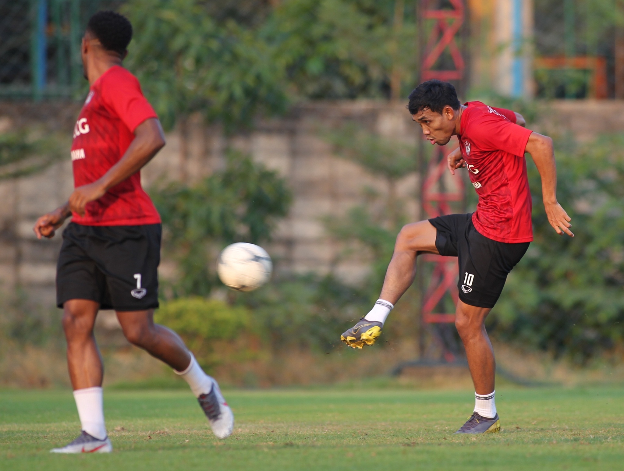 Dang Van Lam,  day chuyen,  Muangthong United,  PT Prachuap,  Viet Nam,  Nga,  Thai League,  AFF Cup 2018 anh 5