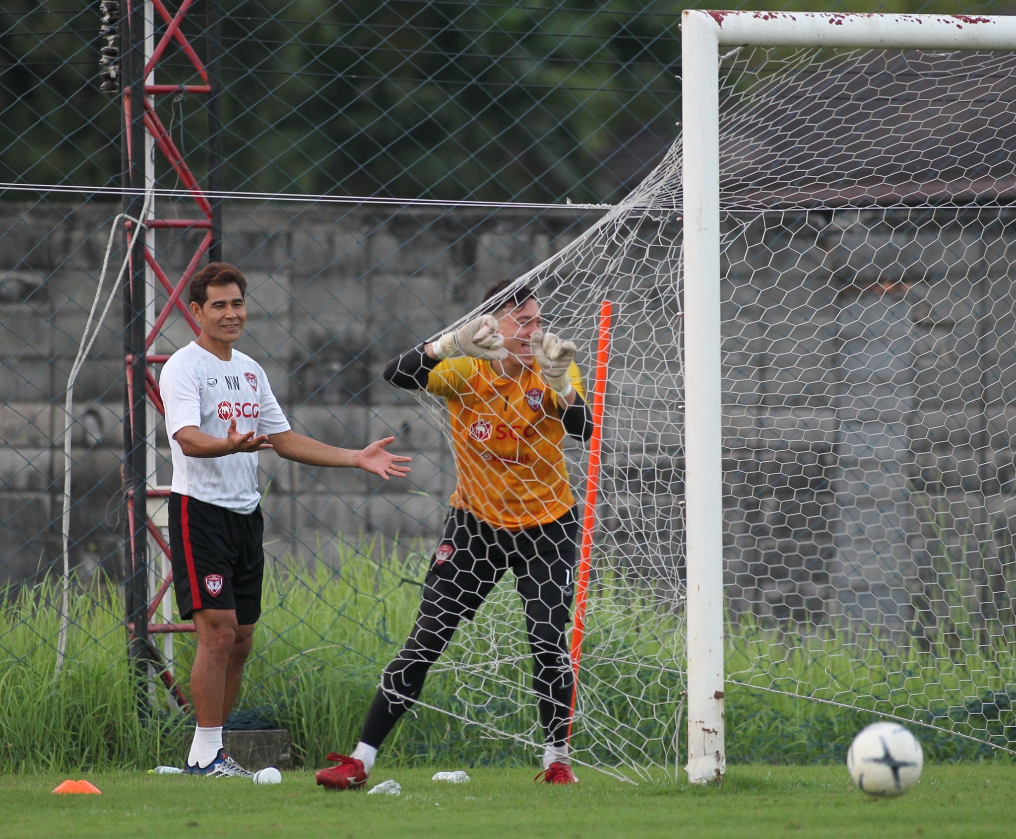 Dang Van Lam,  day chuyen,  Muangthong United,  PT Prachuap,  Viet Nam,  Nga,  Thai League,  AFF Cup 2018 anh 7