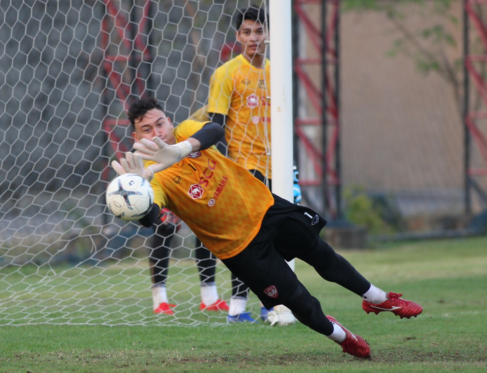 Van Lam no luc luyen tap cho ngay ra mat o Thai League hinh anh