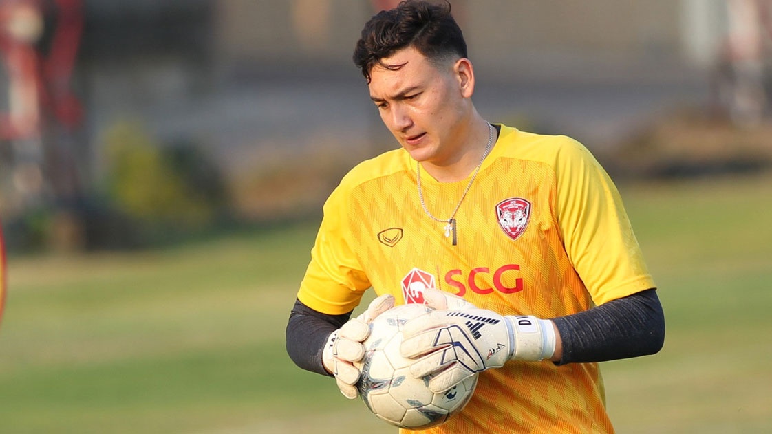 Dang Van Lam san sang cho ngay ra mat bong da Thai Lan hinh anh