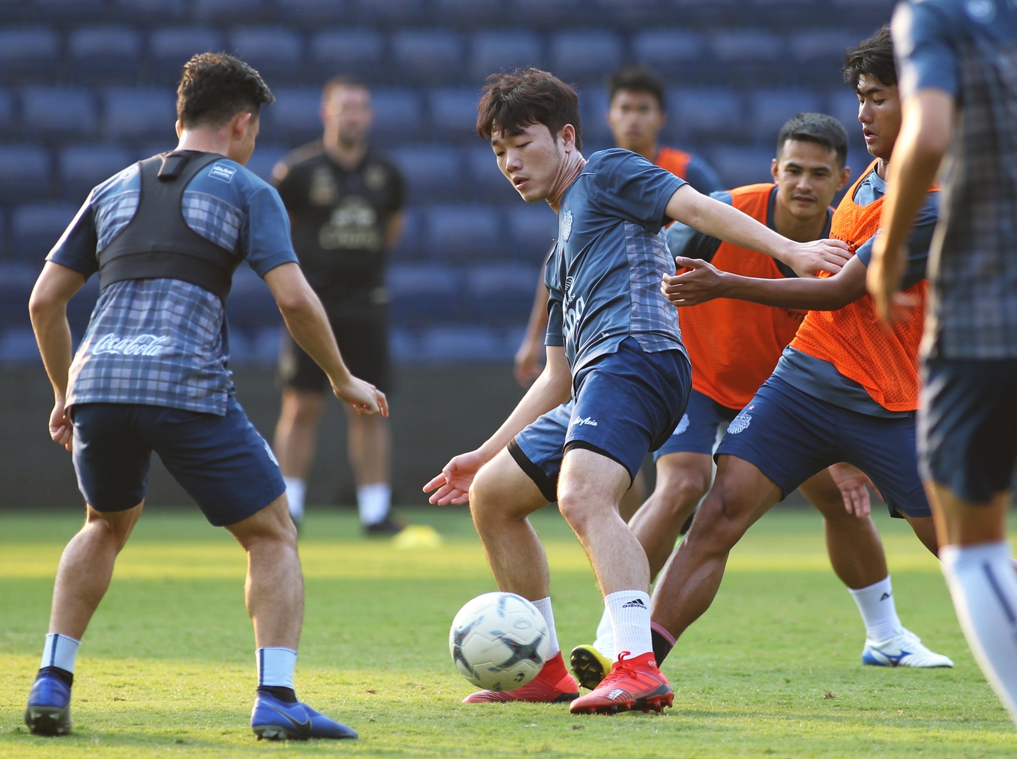 Luong Xuan Truong,  Nguyen Tuan Anh,  Tuan Anh,  HAGL,  Buriram United,  Andrea Pirlo anh 5