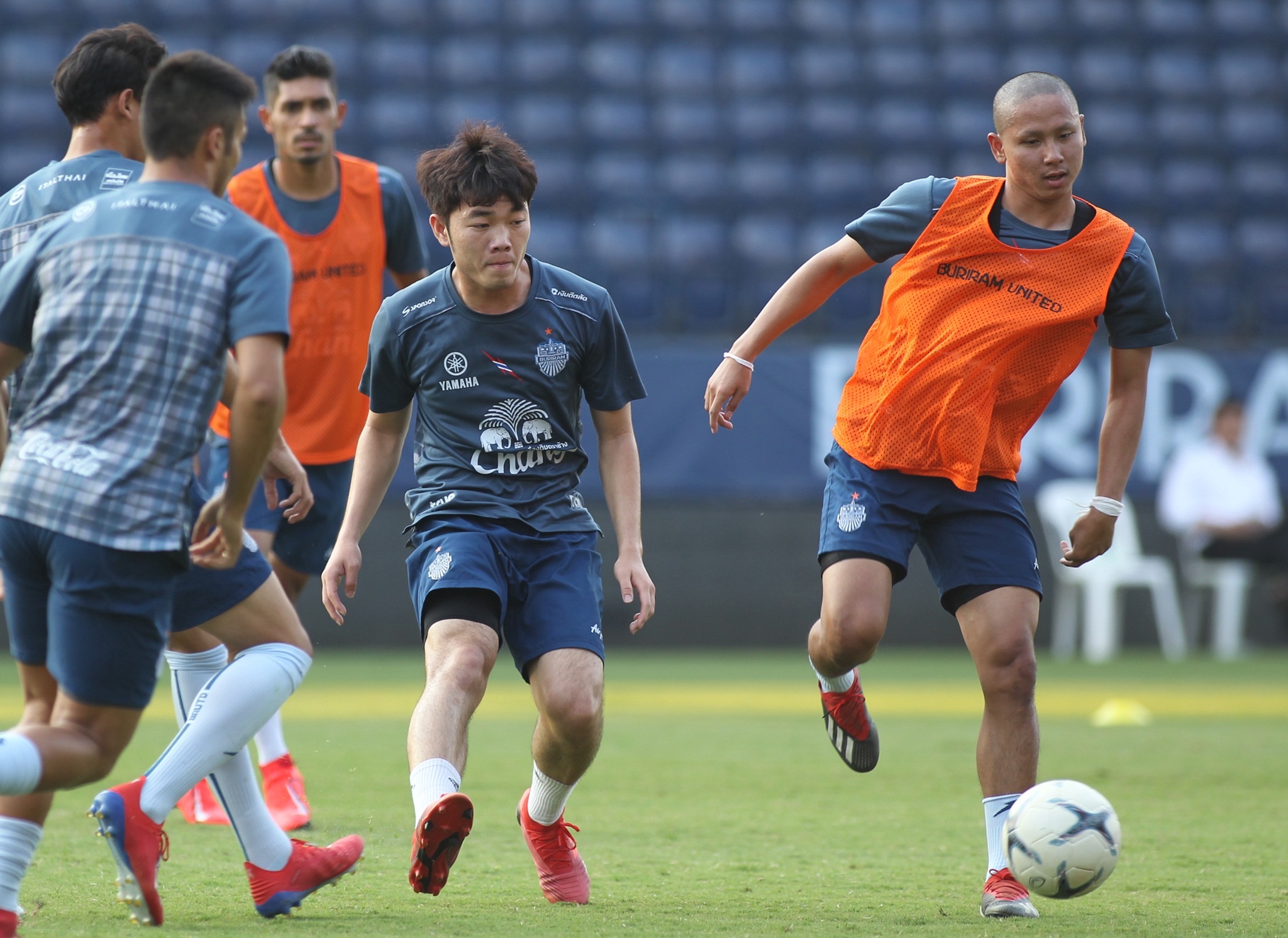 Luong Xuan Truong,  Nguyen Tuan Anh,  Tuan Anh,  HAGL,  Buriram United,  Andrea Pirlo anh 7