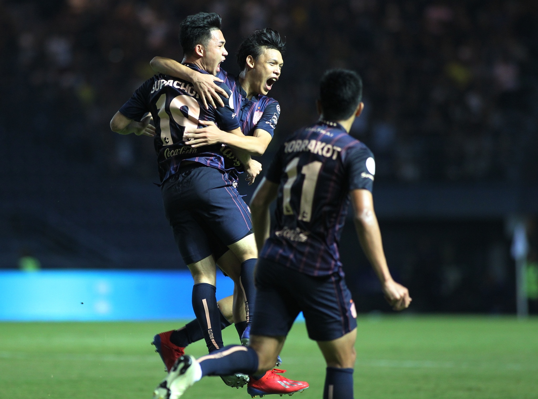 Luong Xuan Truong,  Xuan Truong,  Buriram United,  Chonburi,  Thai League,  Bozidar Bandovic anh 11