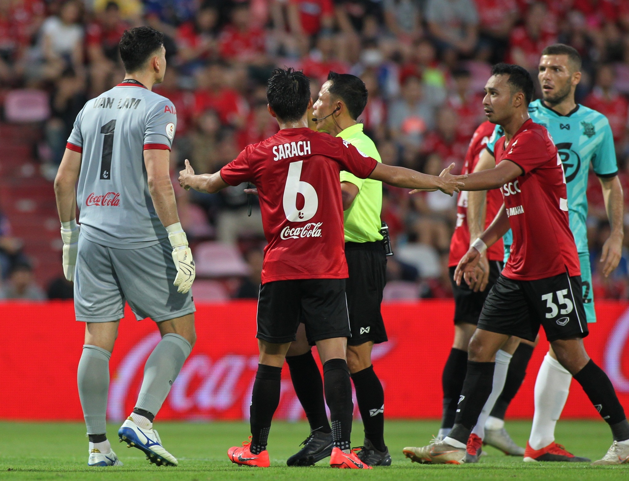 Dang Van Lam,  Van Lam,  Thai League,  Muangthong United,   PT Prachuap, anh 3