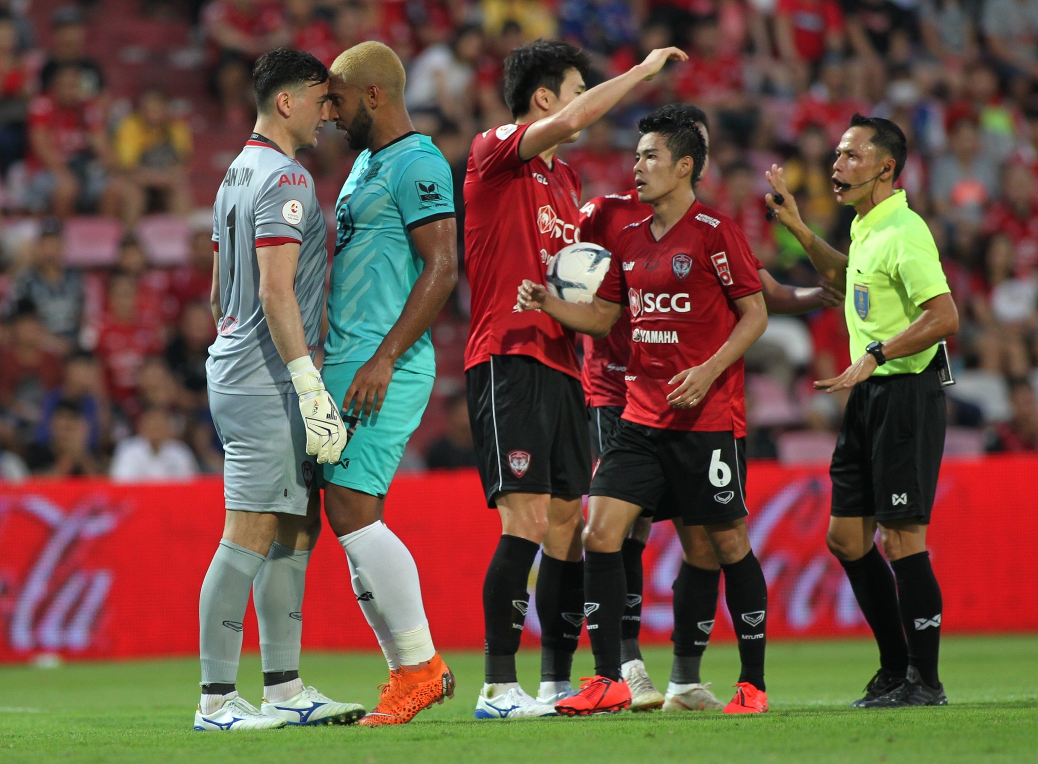 Dang Van Lam,  Van Lam,  Thai League,  Muangthong United,   PT Prachuap, anh 4