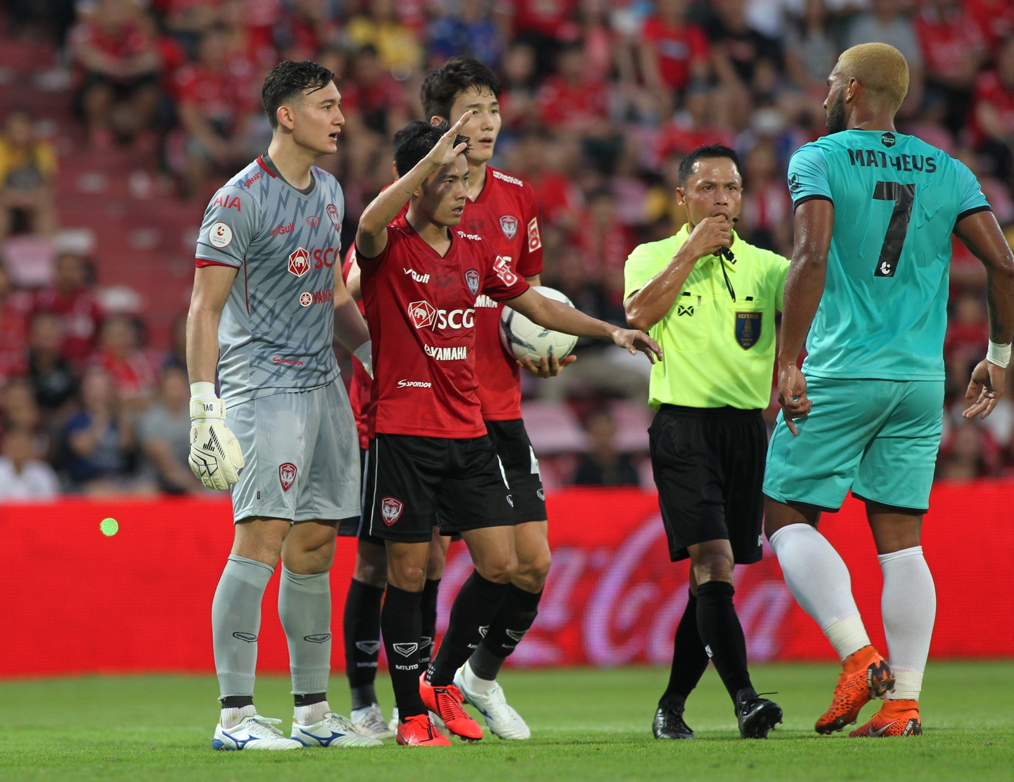 Dang Van Lam,  Van Lam,  Thai League,  Muangthong United,   PT Prachuap, anh 5