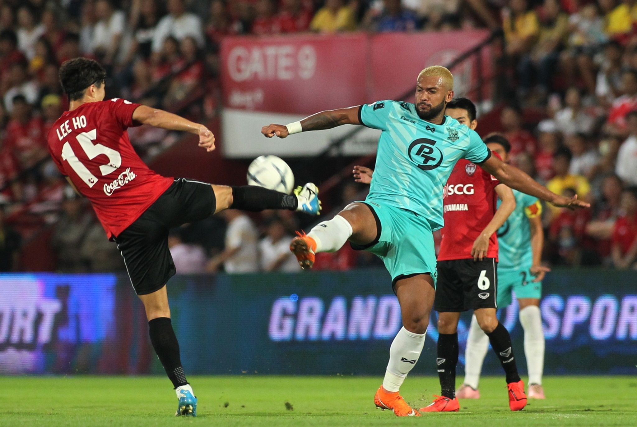 Dang Van Lam,  Van Lam,  Thai League,  Muangthong United,   PT Prachuap, anh 7