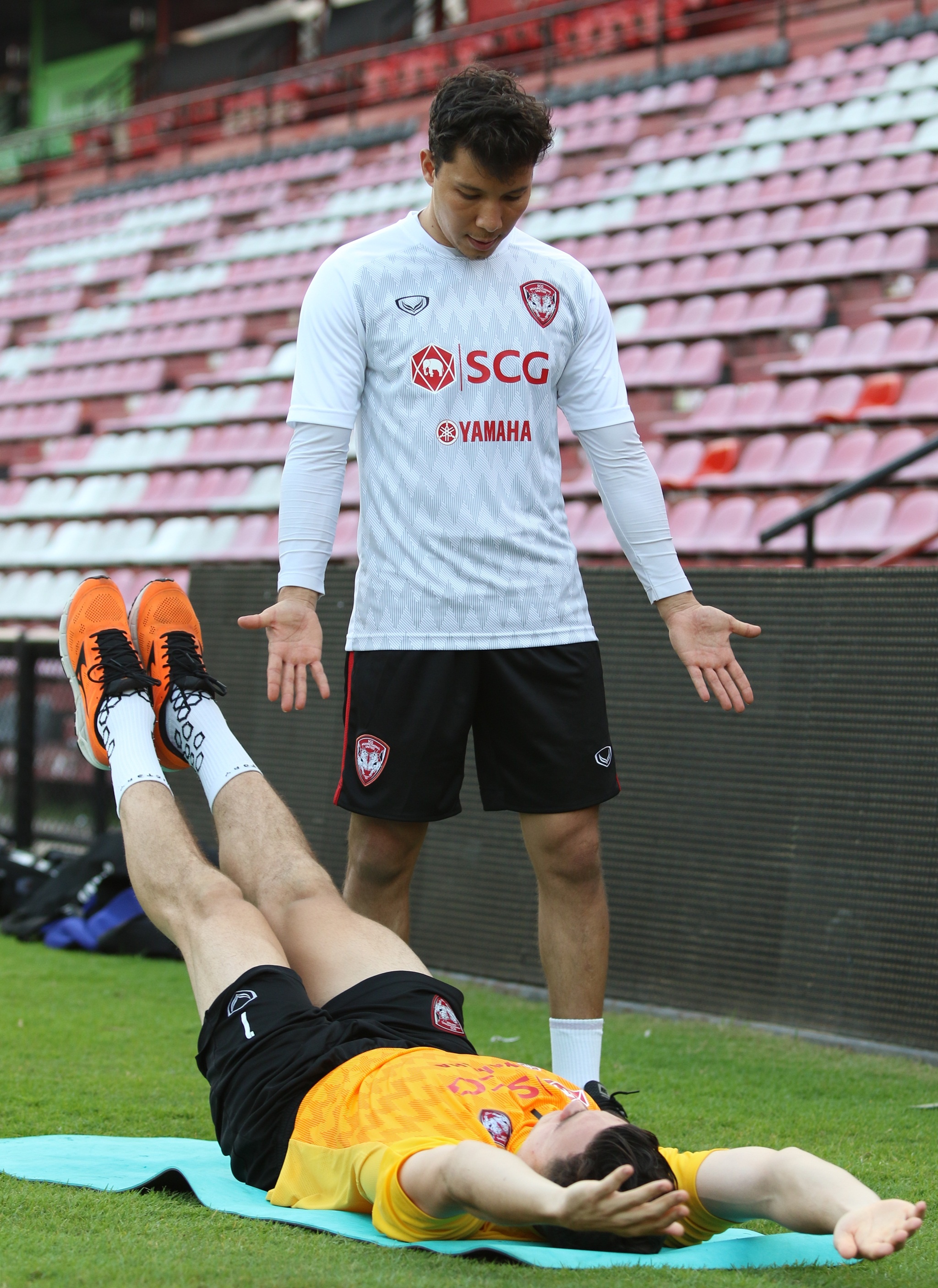 Dang Van Lam,  Van Lam,  Muangthong United,  Coach Jam,  Jam Ashrapov,  Thai League anh 4