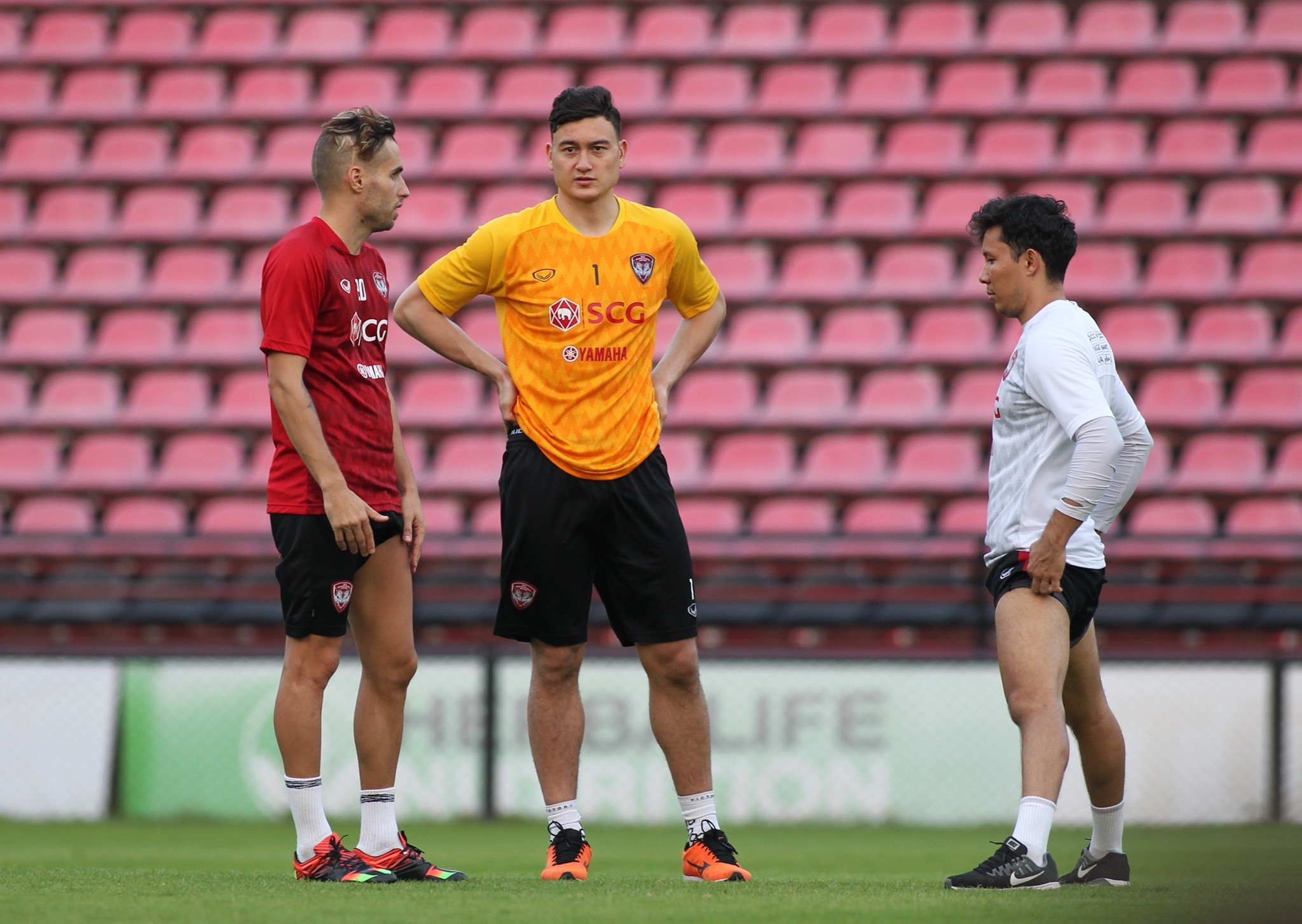 Dang Van Lam,  Van Lam,  Muangthong United,  Coach Jam,  Jam Ashrapov,  Thai League anh 6