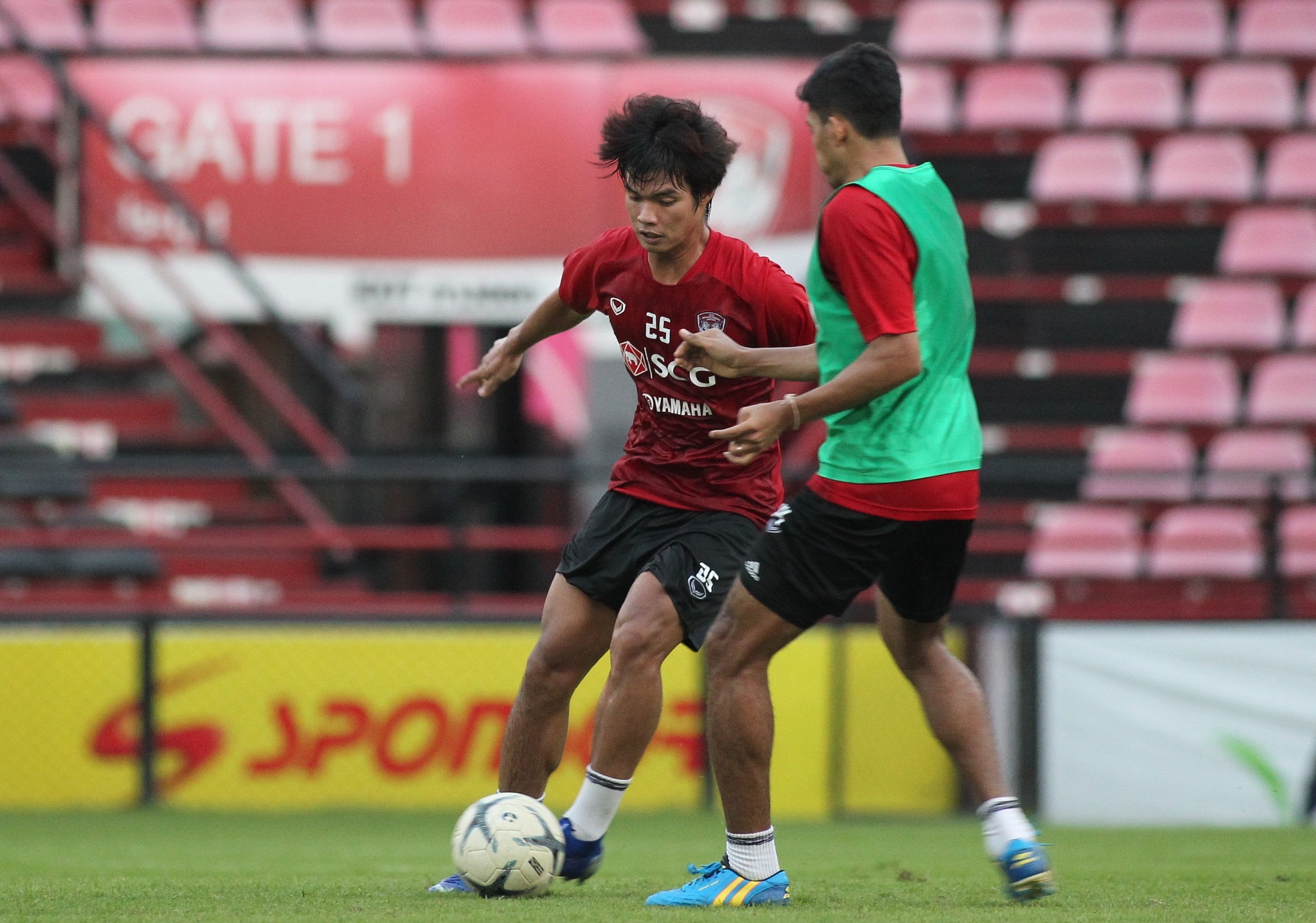 Dang Van Lam,  Van Lam,  Muangthong United,  Coach Jam,  Jam Ashrapov,  Thai League anh 8
