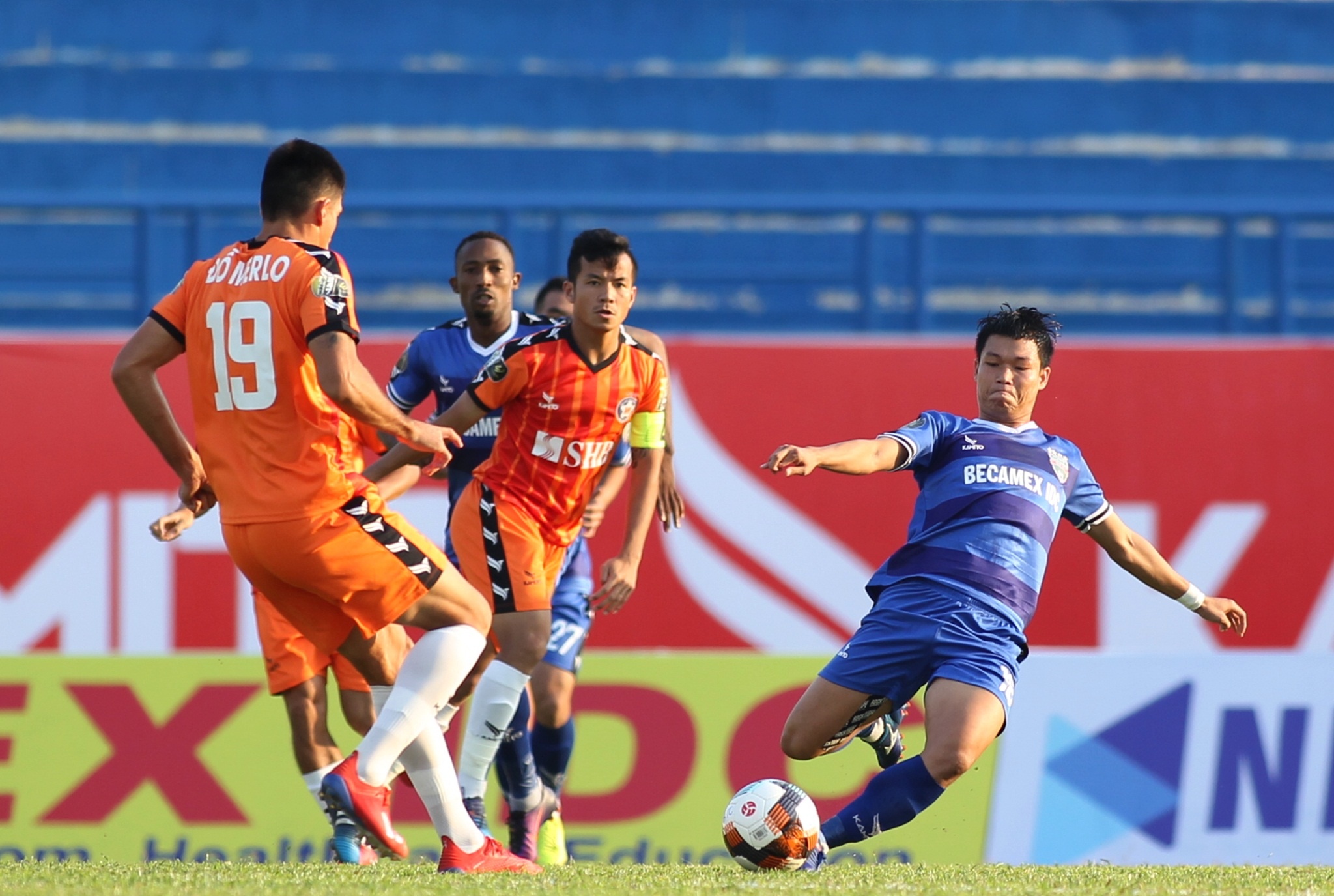 Bui Tan Truong,  Tan Truong,  Binh Duong,  Da Nang,  V.League,  Trong tai,  Le Huynh Duc,  Tran Minh Chien,  Ha Duc Chinh anh 1