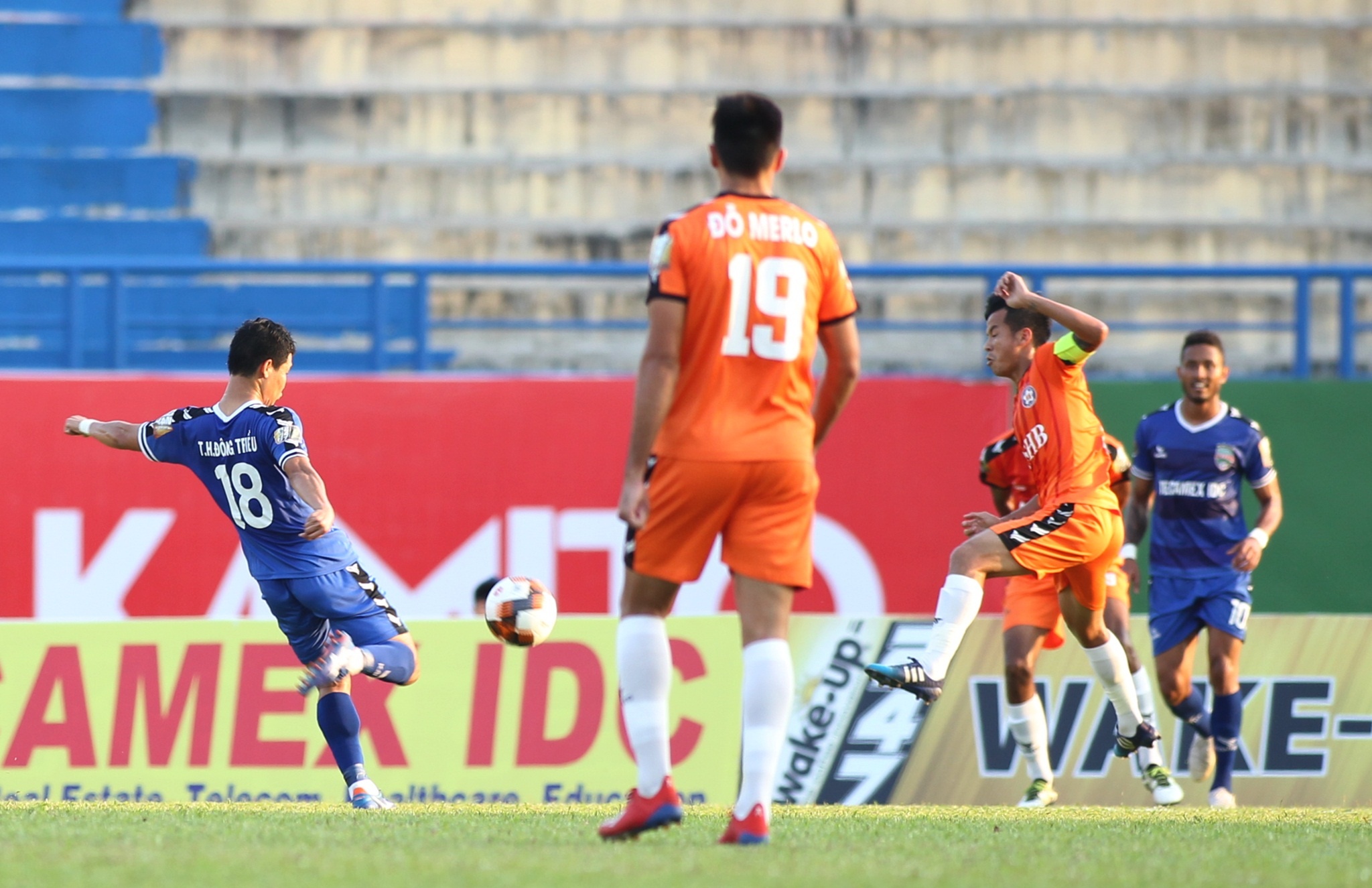 Bui Tan Truong,  Tan Truong,  Binh Duong,  Da Nang,  V.League,  Trong tai,  Le Huynh Duc,  Tran Minh Chien,  Ha Duc Chinh anh 8