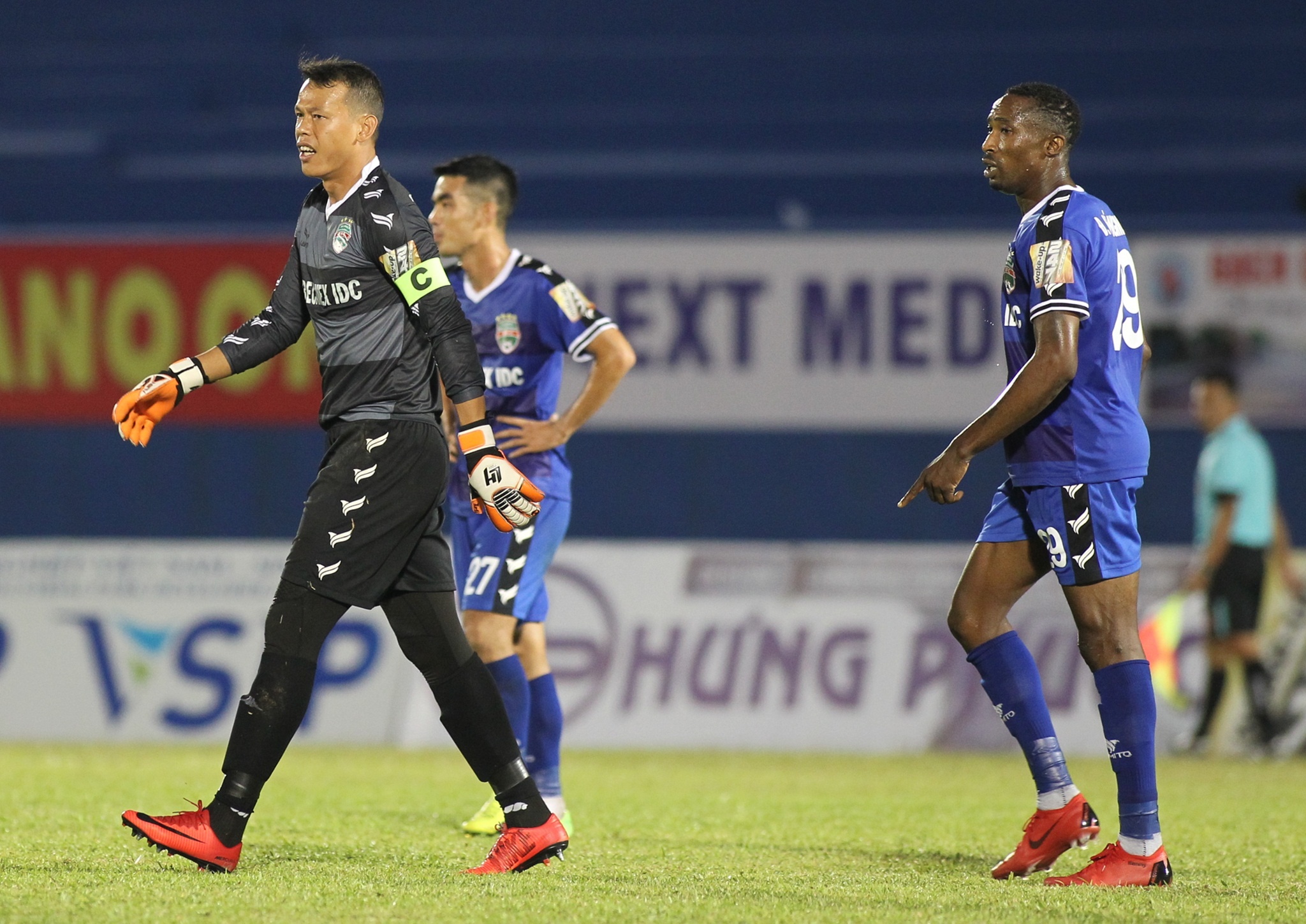 Bui Tan Truong,  Tan Truong,  Binh Duong,  Da Nang,  V.League,  Trong tai,  Le Huynh Duc,  Tran Minh Chien,  Ha Duc Chinh anh 4