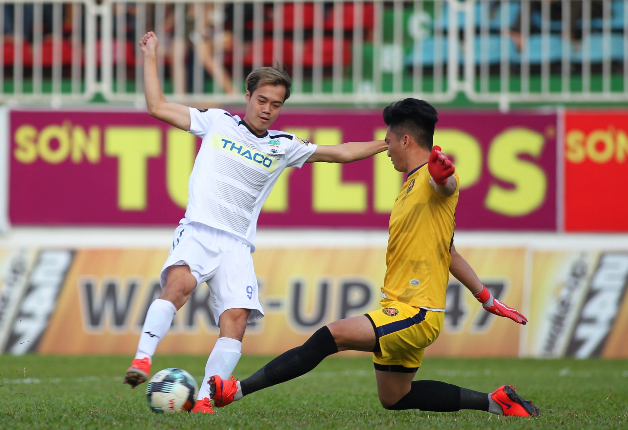 Minh Vuong,  HAGL,  Sai Gon,  V.League,  Van Toan,  trong tai,  Pleiku,  Bau Duc,  Duong Minh Ninh anh 7